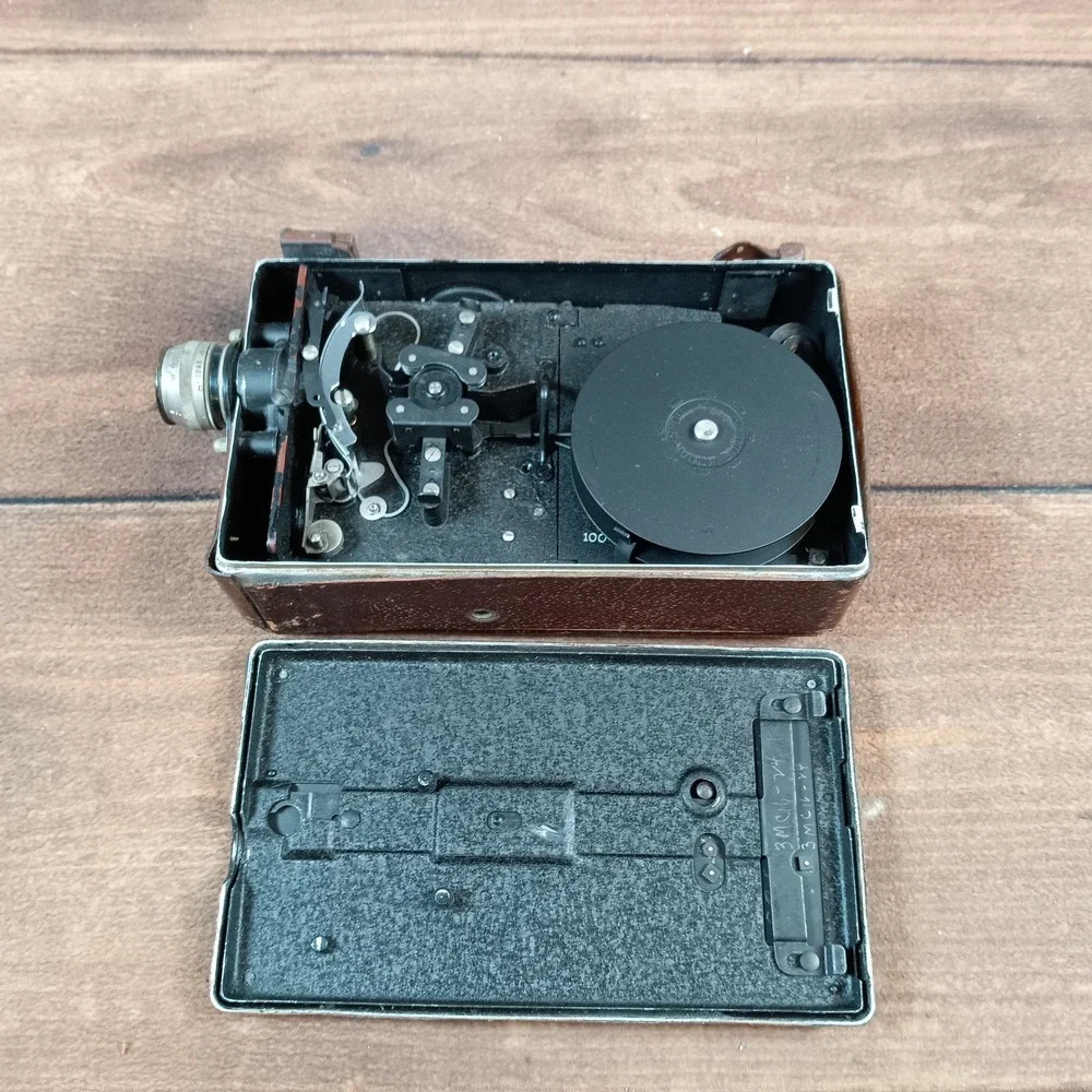 Vintage Eastman Kodak CineKodak Model B 16mm Movie Camera Brown Leather f1.9 Len